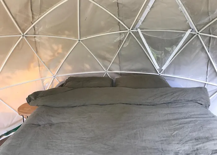 Vintage Dome Igloo Tent, Lange Haven Kemping Schiedam